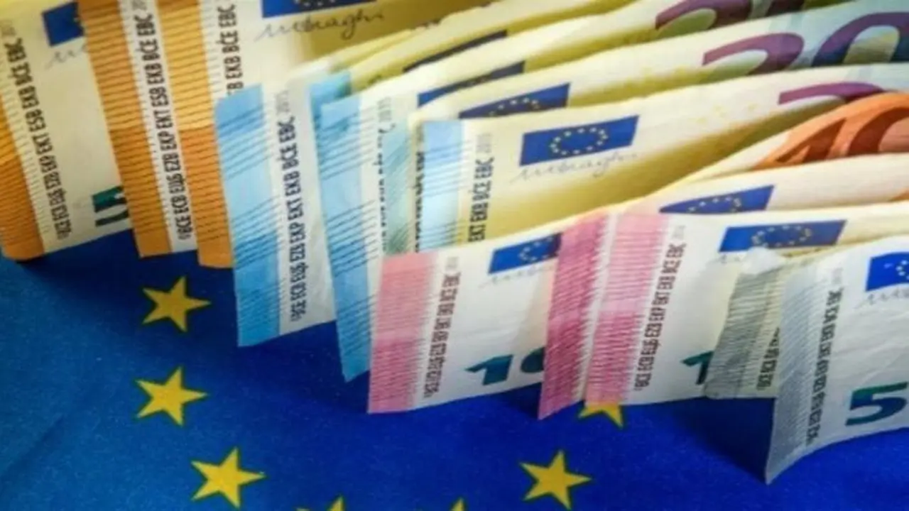 سعر اليورو أمام الجنيه في تعاملات السوق المصرفي بمنتصف يوم الأربعاء